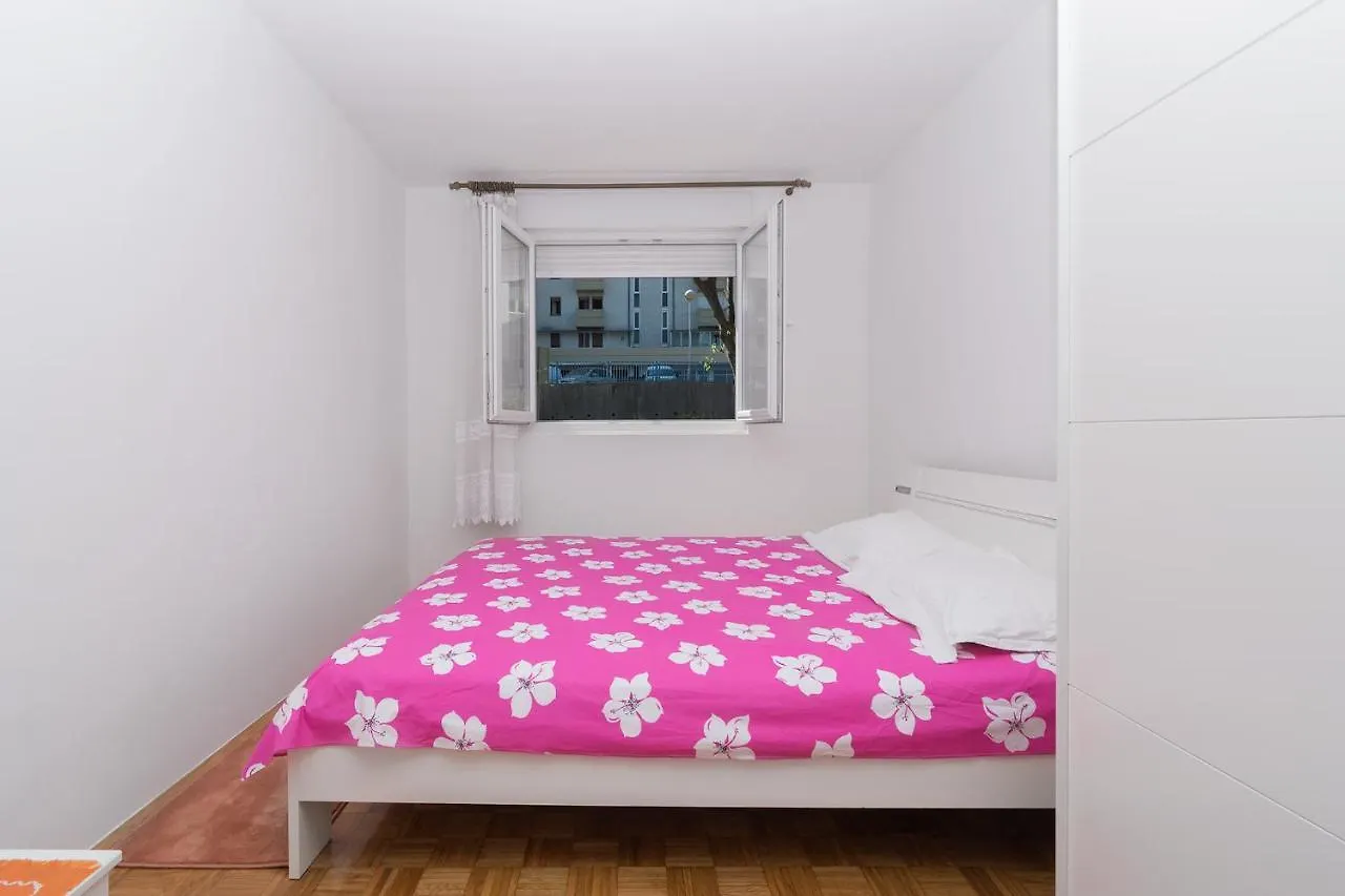 Always Summer Apartment Split 0*,